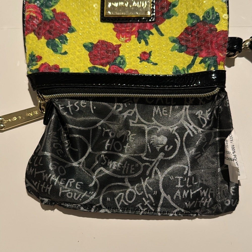 Betsey Johnson Twinkle Toes‎ Wristlet - Sequins - Yellow with Red Roses - Picture 7 of 9